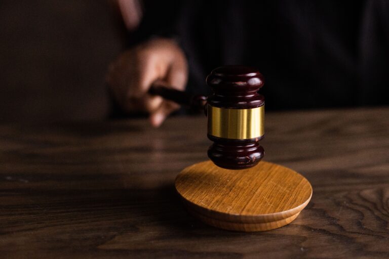 ΣτΕ: Αντισυνταγματική η τακτοποίηση αυθαιρέτων με ακυρωμένες οικοδομικές άδειες – Οι δύο λόγοι της απόφασης