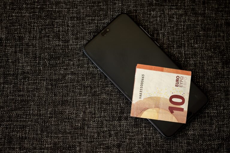 ΑΑΔΕ: Όχι φόρος στο χαρτζιλίκι μέσω IRIS – Πότε ενεργοποιείται ο έλεγχος