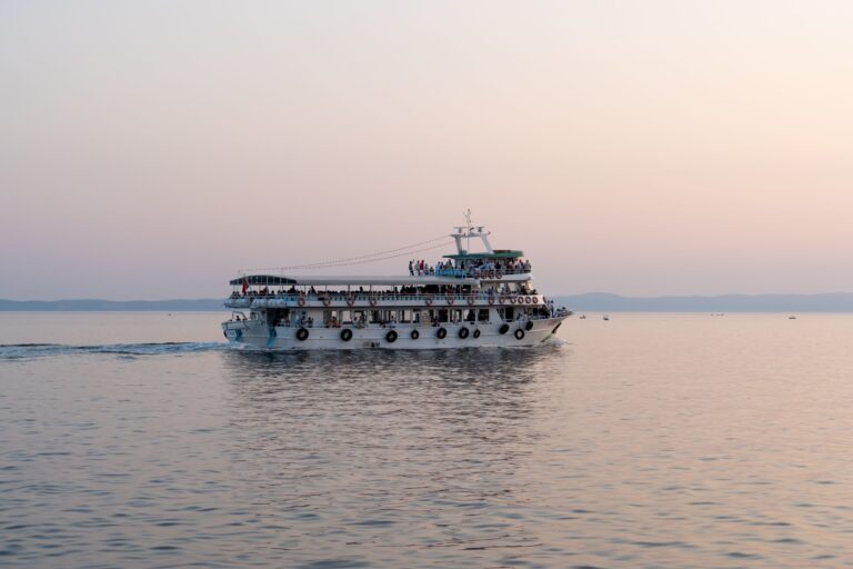 Σύγκρουση τουριστικών σκαφών στους Αντίπαξους