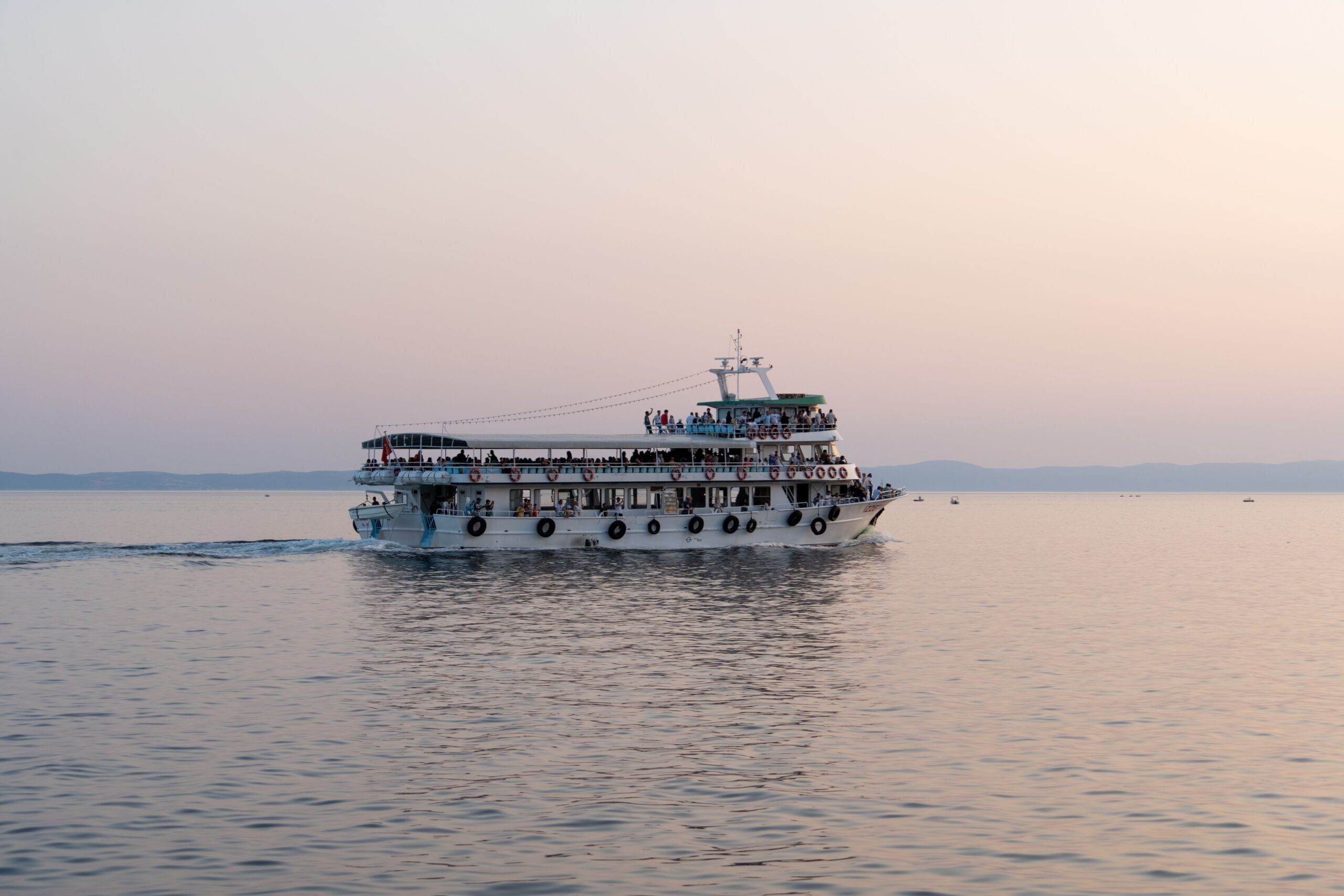 Σύγκρουση τουριστικών σκαφών στους Αντίπαξους