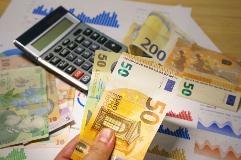 Μειώσεις φόρων και μέτρα για μεσαία τάξη και ελεύθερους επαγγελματίες στο πακέτο της ΔΕΘ – Όλες οι ανακοινώσεις