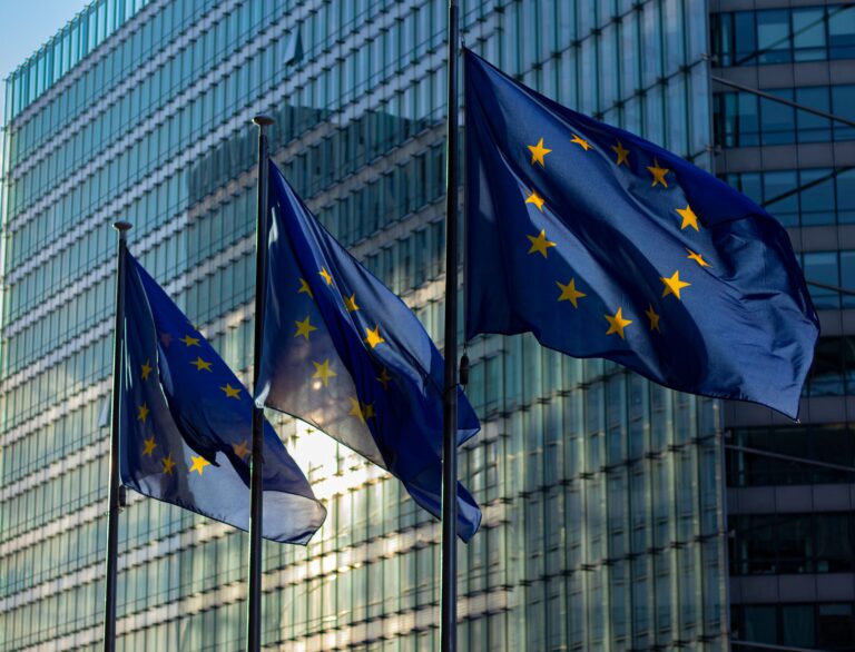 Ευρωπαϊκή Επιτροπή: Επαναφέρει τη διαπίστευση του ελληνικού Οργανισμού Πληρωμών της ΑΑΔΕ
