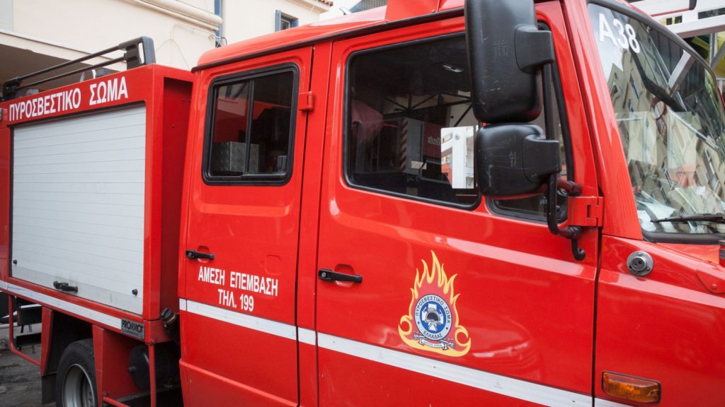Φωτιά σε φορτηγό στην Εθνική Οδό Λαμίας – Ολοσχερής καταστροφή και ερωτήματα για τα αίτια