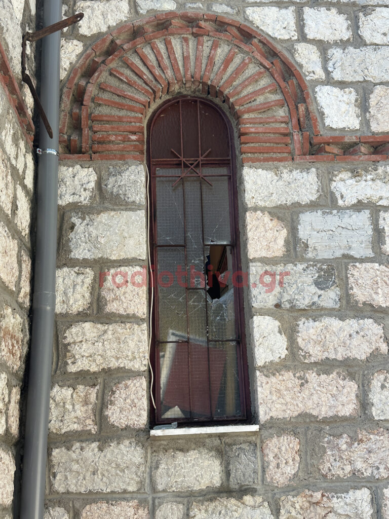 Θήβα: Άγνωστοι «χτύπησαν» το παρεκκλήσιο του Αγίου Κοσμά του Αιτωλού ανήμερα της γιορτής του – Έσπασαν τζάμια και το παγκάρι (ΦΩΤΟ + ΒΙΝΤΕΟ)