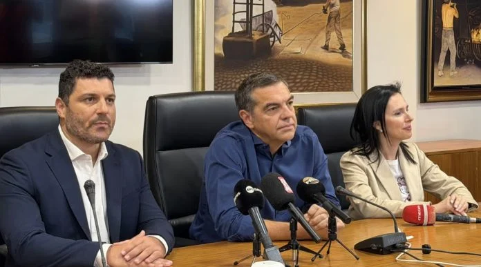Τσίπρας: «Σχέδιο Μητσοτάκη» η περικοπή του επιδόματος ανεργίας – «Είναι απάνθρωπο, δεν είναι κρατική γενναιοδωρία»
