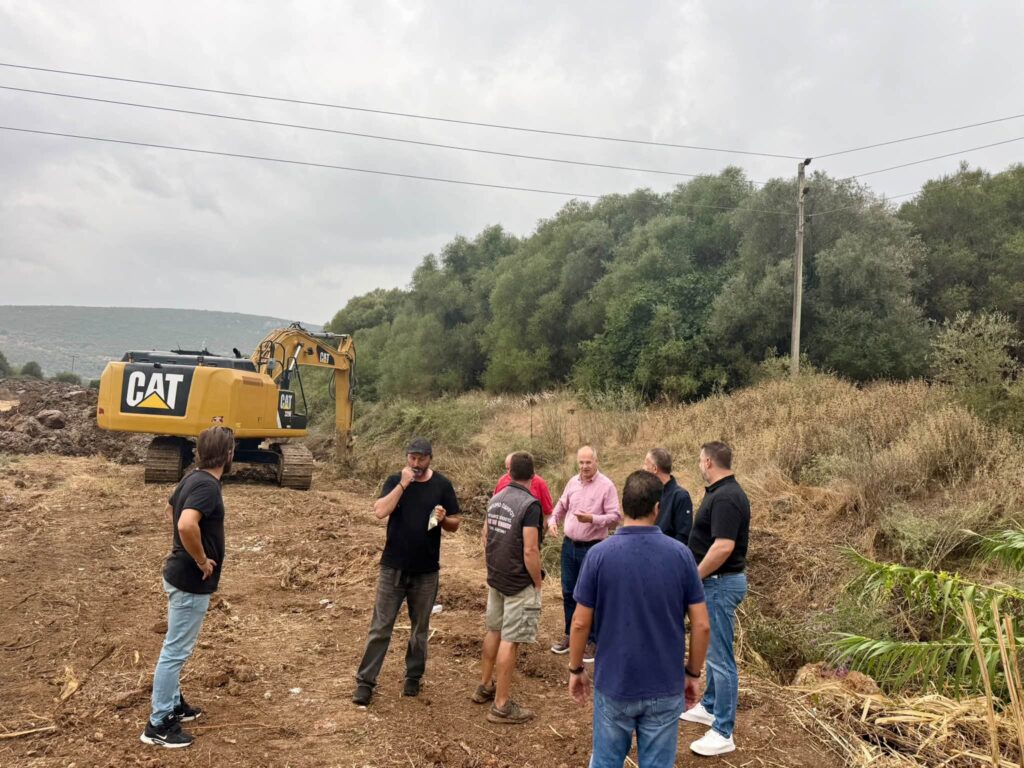 Βόνιτσα: Σε εξέλιξη οι εργασίες καθαρισμού των αποστραγγιστικών τάφρων – Αυτοψία Μαυρομάτη στην τάφρο Αγίου Νεκταρίου (Φωτό + Βίντεο)