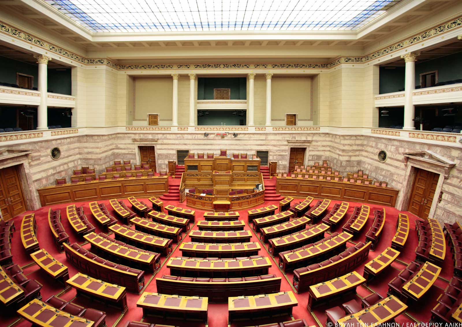 Δριμεία κριτική της αντιπολίτευσης για την ακρίβεια και το ιδιωτικό χρέος – Σκληρή αντιπαράθεση στη Βουλή