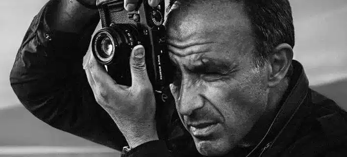 Ο Νίκος Αλιάγας δώρισε την αμοιβή του από το λεύκωμα «Επιστροφή στο Πρώτο Φως» στο Εργαστήρι «Παναγία Ελεούσα»