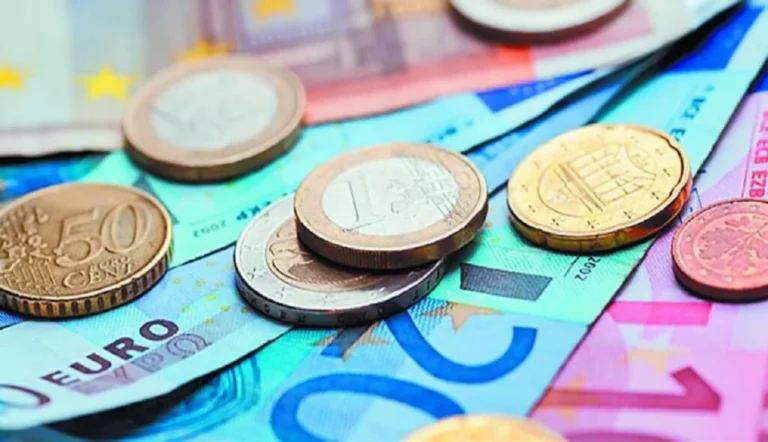 Επίδομα 400 ευρώ: Τέλος τα εισοδηματικά κριτήρια – Ποιοι συνταξιούχοι πληρώνονται από τον Νοέμβριο