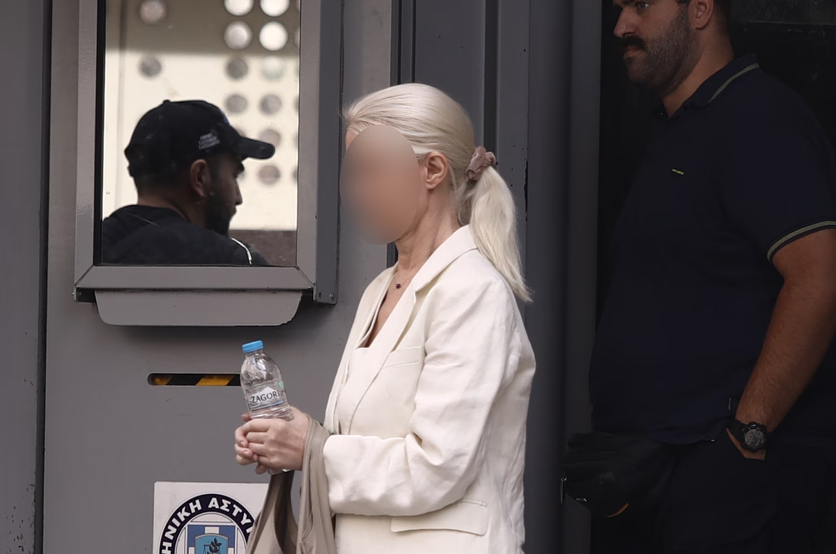 Αδιαθεσία για την κατηγορούμενη γιατρό στην Ευελπίδων – Αρνήθηκε τις πρώτες βοήθειες του ΕΚΑΒ