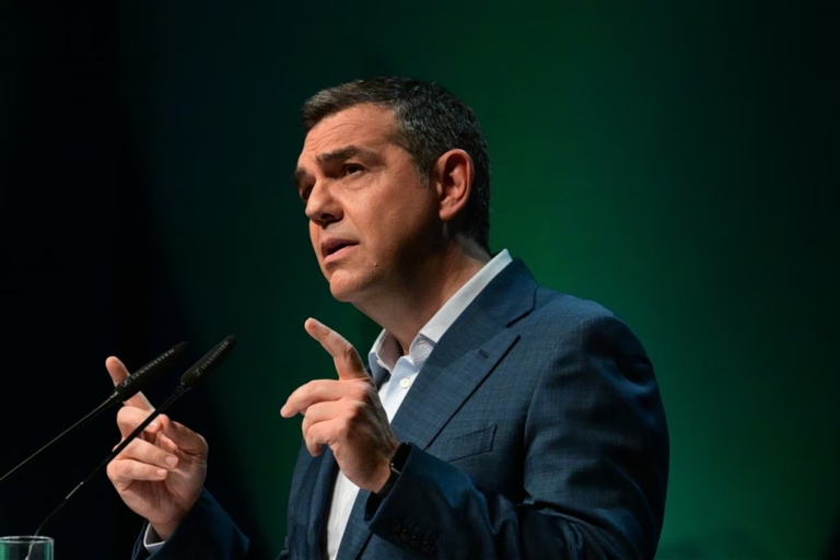Τσίπρας: Κατώτατος μισθός 1.000 ευρώ, τέλος στις Πανελλαδικές, ΦΠΑ 6% στα βασικά προϊόντα και “Πατριωτική Εισφορά” (Εικόνες & Βίντεο)