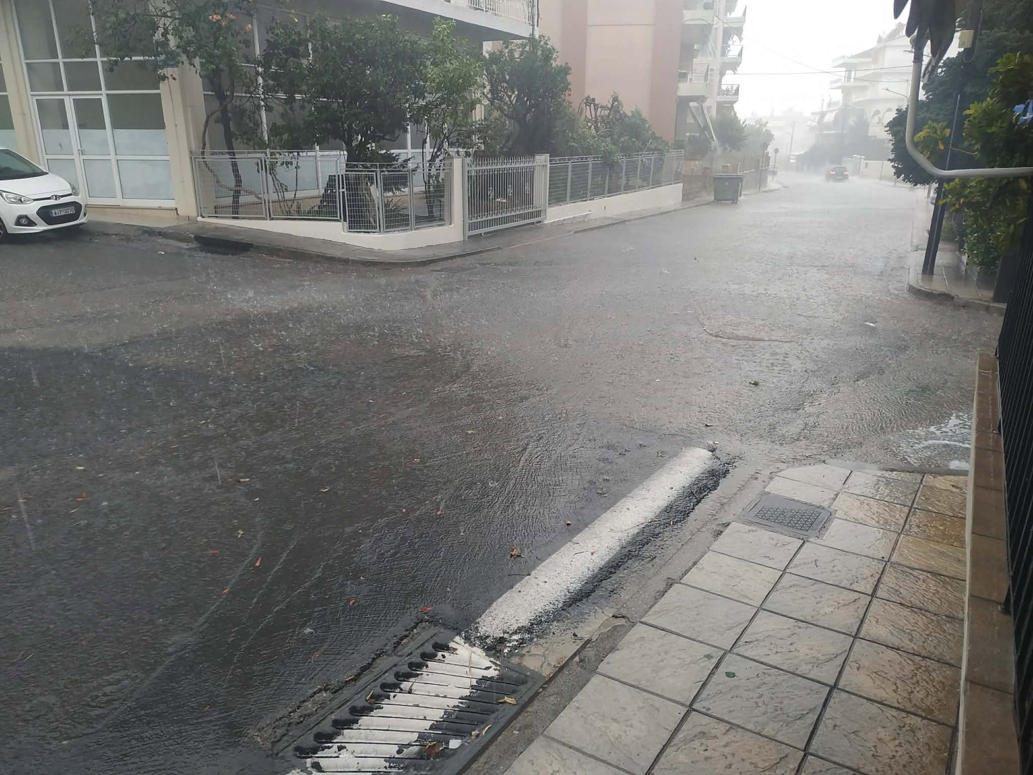 Ποτάμια οι δρόμοι στο Αγρίνιο: Σφοδρή χαλαζόπτωση! (ΦΩΤΟ – ΒΙΝΤΕΟ)