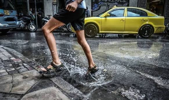 Καιρός: Έρχονται βροχές και καταιγίδες από την Τετάρτη – Πτώση θα σημειώσει η θερμοκρασία