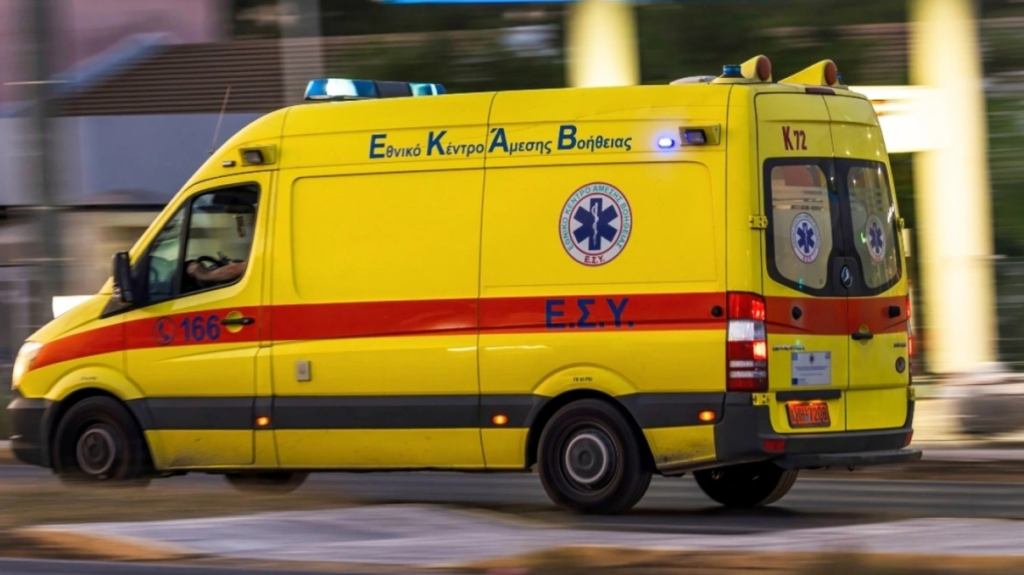Στο νοσοκομείο 43χρονος που τον έδειρε άγρια ο γιος του, τον χτύπησε με πάσσαλο και γροθιές