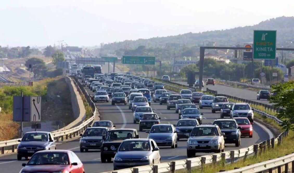 Καραμπόλα με έξι οχήματα στην Αθηνών-Κορίνθου – Ουρές χιλιομέτρων και ένας τραυματίας στα Μέγαρα