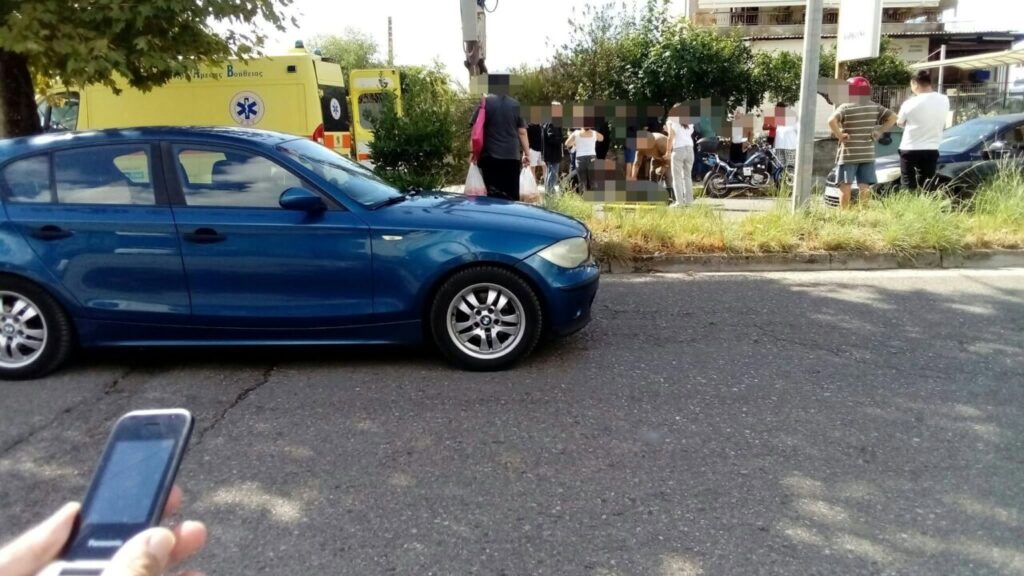 Αγρίνιο: Τροχαίο με τραυματία στις Εργατικές Κατοικίες Αγίας Βαρβάρας – Σύγκρουση δικύκλου με αυτοκίνητο (φωτό)