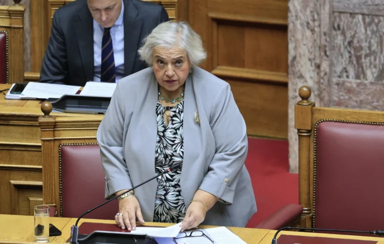 Σκληρό μήνυμα Παπαδοπούλου: Ζητά αφαίρεση αναθεωρητικών όρων για Μέγα Αλέξανδρο από τα σχολικά βιβλία των Σκοπίων