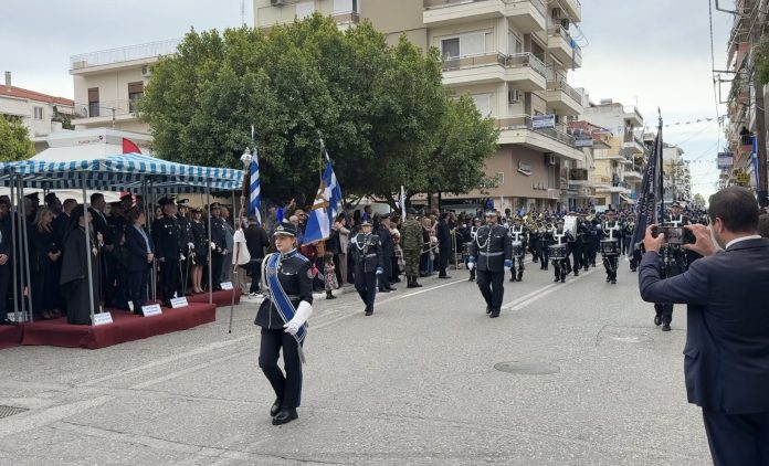 Μεσολόγγι: Με λαμπρότητα και υπερηφάνεια γιορτάστηκε η 28η Οκτωβρίου – Δείτε την παρέλαση