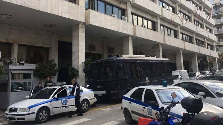 Δυτ. Ελλάδα: Συνελήφθησαν οι 4 νεαροί και οι γονείς τους για επίθεση και ληστεία σε βάρος 15χρονου