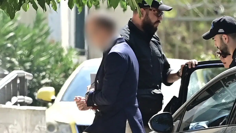 Γιώργος Μαζωνάκης: Με νέο υπόμνημα ο 58χρονος γιατρός «αδειάζει» τη σύζυγό του και αρνείται κάθε σχέση με εναλλακτικές θεραπείες