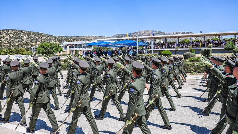 Αλλαγές στις Ένοπλες Δυνάμεις: Συγχωνεύσεις 56 μονάδων και 125 στρατοπέδων, στο τραπέζι νέες αυξήσεις για τους ένστολους