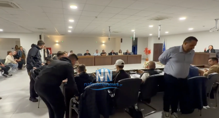 Οι μαθητές του ΕΠΑΛ Ναυπάκτου κατέλαβαν συμβολικά τα έδρανα της αντιπολίτευσης ζητώντας δεσμεύσεις (ΒΙΝΤΕΟ)