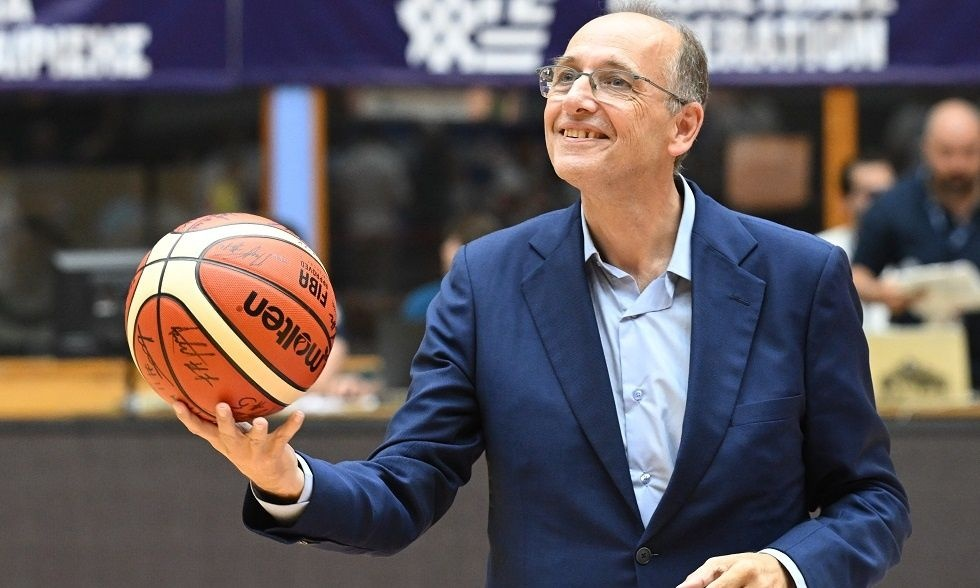 Σκάνδαλο στο μπάσκετ: «Ποιους θέλεις να βγάλω με φάουλ;» – Τα SMS ενός εκ των διαιτητών σε παράγοντα