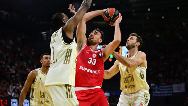 Euroleague: Αυτοκτόνησε στο τέλος ο Ολυμπιακός