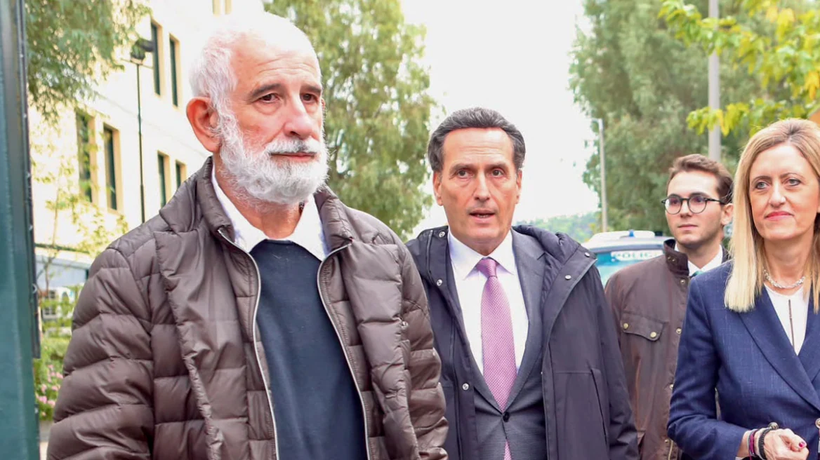Φυλάκιση 12 μηνών με αναστολή στη γυναίκα που είχε καταγγείλει τον Πέτρο Φιλιππίδη για βιασμό, την είχε μηνύσει για ψευδή καταμήνυση (δείτε τις δηλώσεις του)