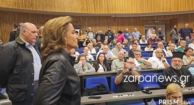 Ένταση με τη Ντόρα Μπακογιάννη – «Κλείστο το στόμα σου πουλάκι μου» – «Σε ποιον μιλάτε έτσι;» [βίντεο]