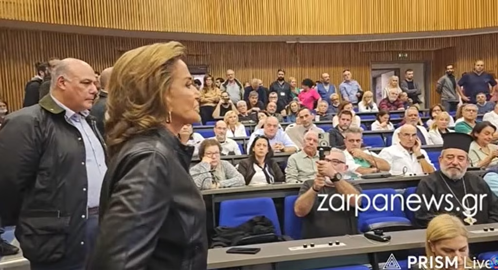 Ένταση με τη Ντόρα Μπακογιάννη – «Κλείστο το στόμα σου πουλάκι μου» – «Σε ποιον μιλάτε έτσι;» [βίντεο]