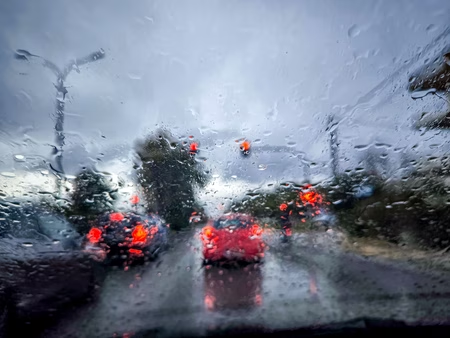 Νέο δελτίο επικίνδυνων καιρικών φαινομένων για ισχυρές καταιγίδες σε 9 περιοχές σήμερα, που υπάρχει «κόκκινος συναγερμός» για την 28η Οκτωβρίου