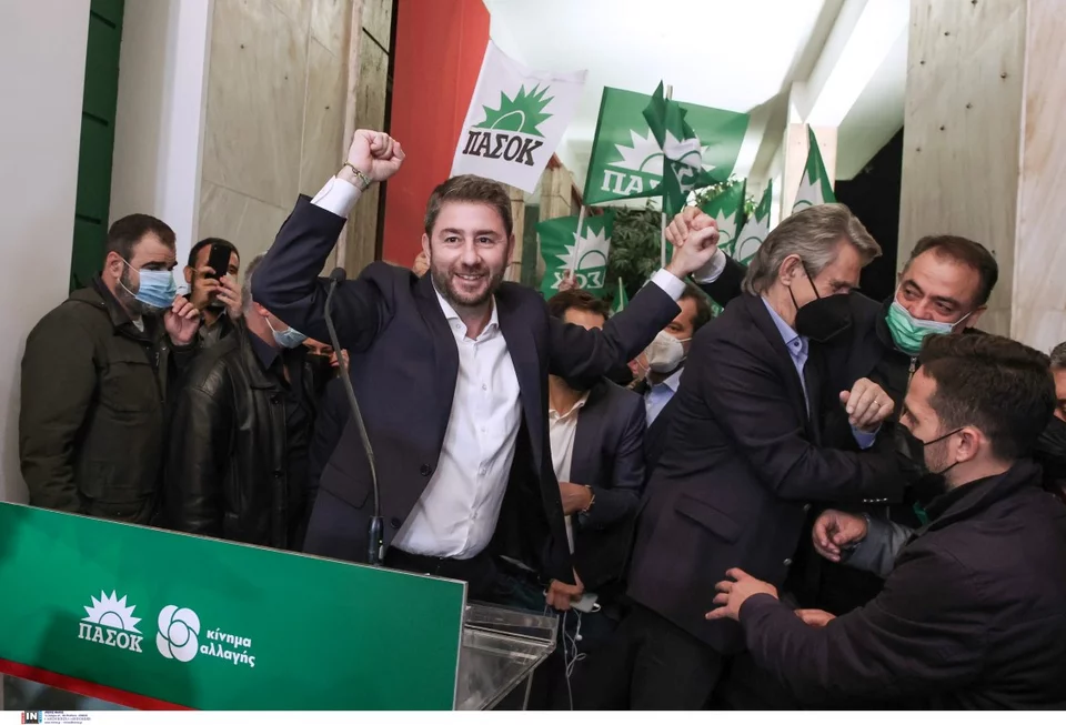 Η «πλάτη» του ΠΑΣΟΚ στον Κωνσταντόπουλο.... και το «άβατο» που ισχύει μόνο για τους κολλητούς του Ανδρουλάκη;
