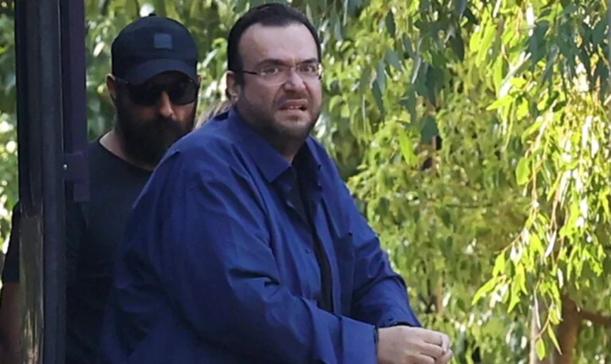 Προφυλακίστηκε ο Καμπούρης, η σύζυγός του & 4 κατηγορούμενοι για την απάτη στον ΕΦΚΑ