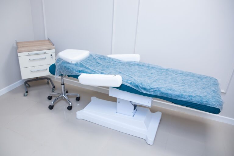 ΙΣΑ: Κατακλυσμός καταγγελιών για αδόκιμες θεραπείες μετά τον θάνατο Μαζωνάκη – Επιστολή στον Γεωργιάδη για ενίσχυση των ελέγχων