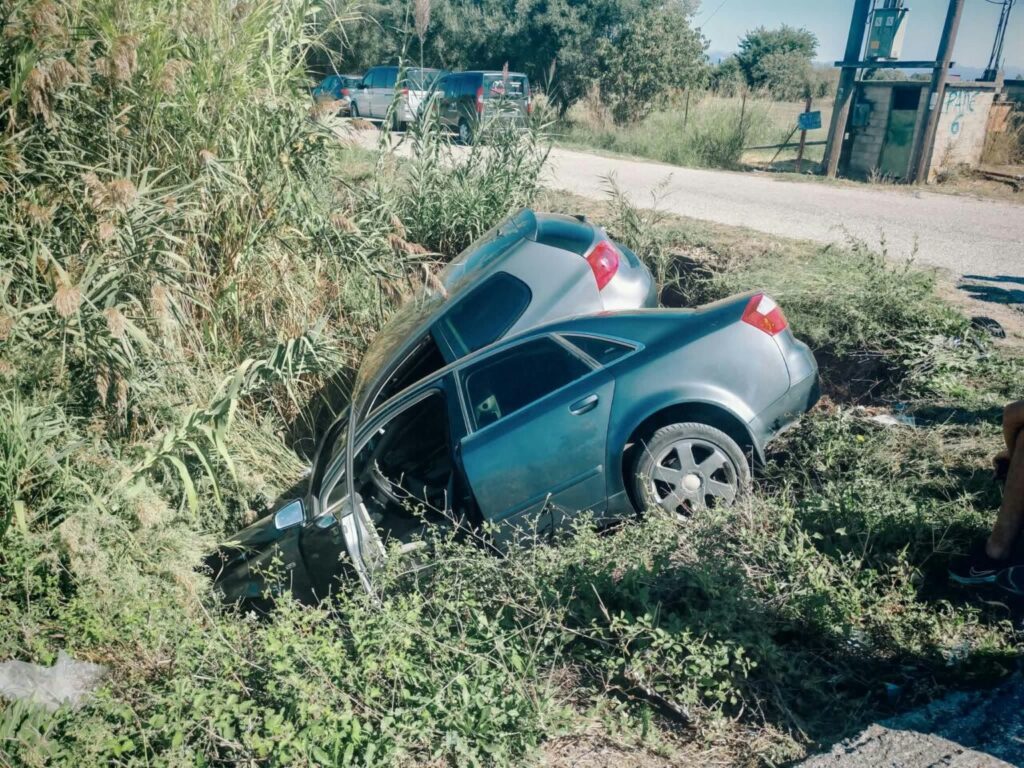 Σφοδρό τροχαίο στη Λεύκα Αγρινίου: Δύο ΙΧ έπεσαν σε αρδευτικό αύλακα – Τραυματίας 69χρονος