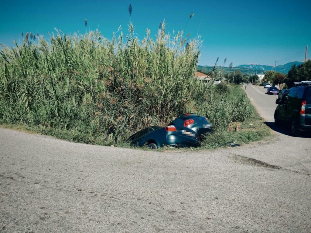 Σφοδρό τροχαίο στη Λεύκα Αγρινίου: Δύο ΙΧ έπεσαν σε αρδευτικό αύλακα – Τραυματίας 69χρονος